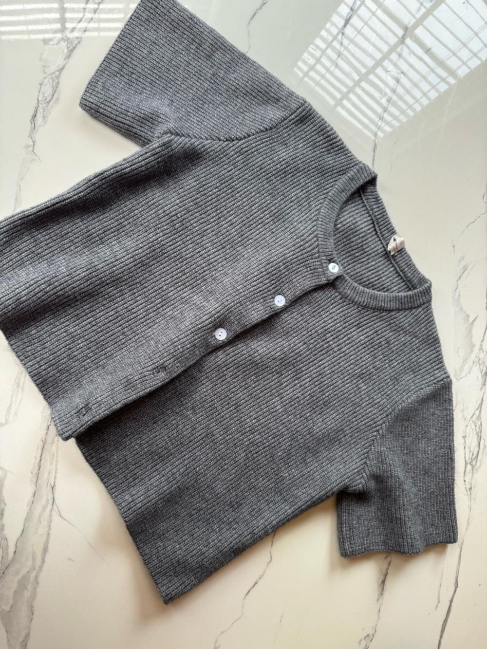 Ribbed Knit Button-Front Short Sleeve Cardigan - Gray